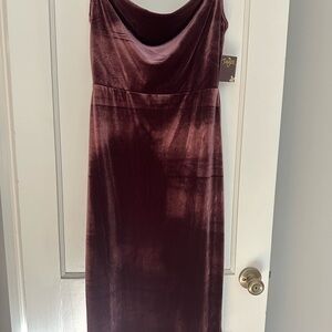 Maroon stretchy midi velvet dress